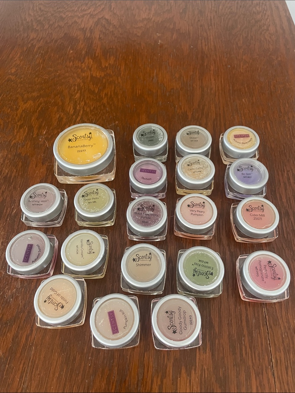 Scentsy Assorted Wax Melt Pods in Yellow, Pink, Purple, Green, Cream
